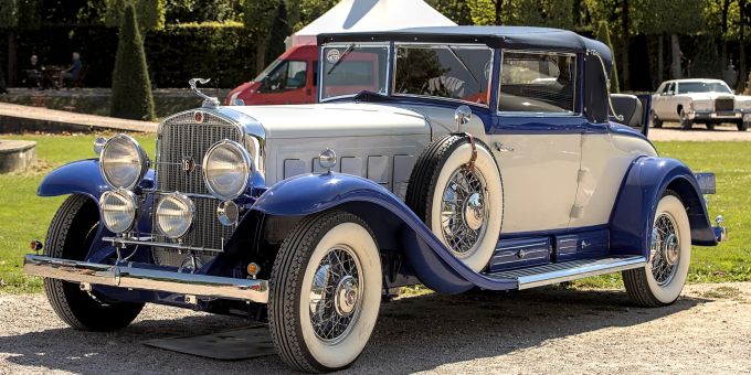 Cadillac V16 Cabriolet (1930): Der Cadillac V16 von 1930 war ein Meilenstein in der Automobilgeschichte. Er war der weltweit erste Serienwagen mit einem 16-Zylinder-Motor. Cadillac V16 Cabriolet (1930)