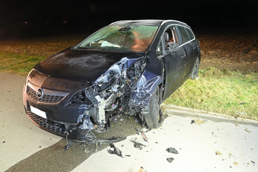 Ein Autofahrer wurde leicht verletzt.