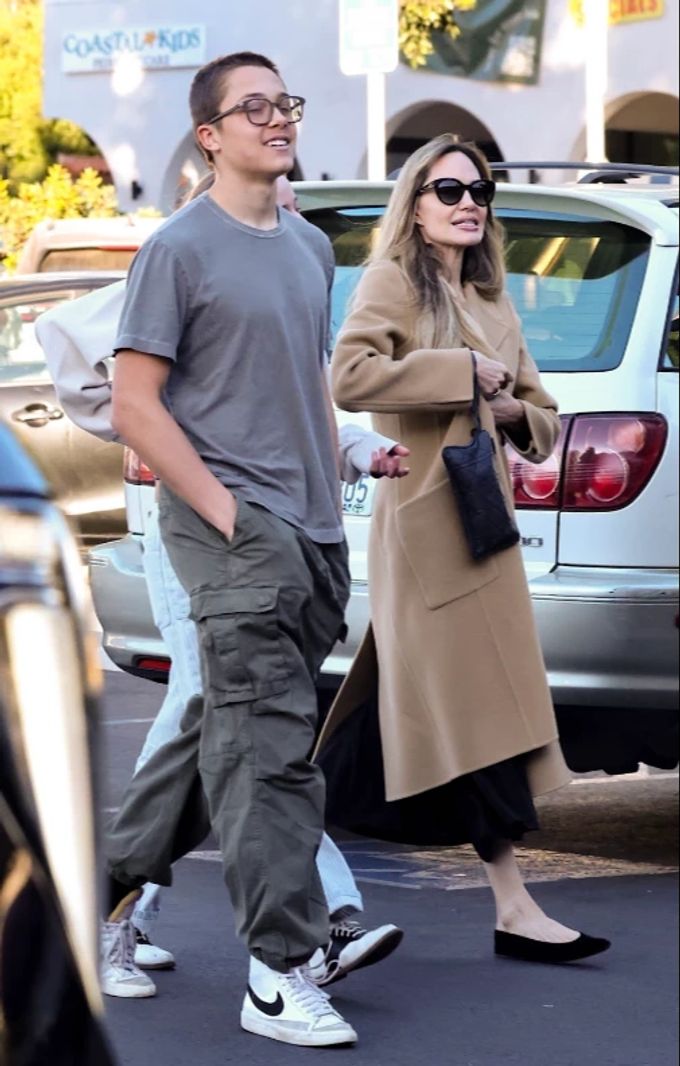 Angelina Jolie Knox