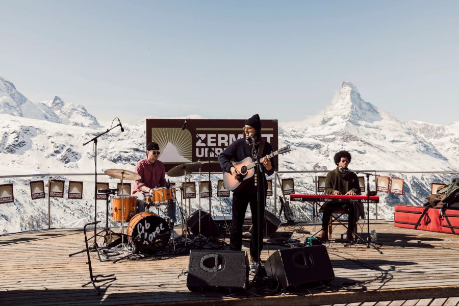 Akustische Musik vor malerischer Kulisse: Das ist das Zermatt Unplugged.