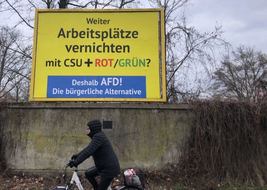 Wurden diese Plakate durch illegale Spenden finanziert?