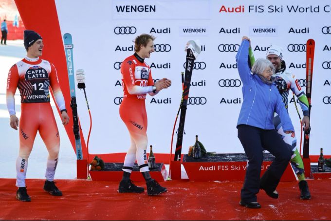 Elisabeth Baume-Schneider tanzt mit Miha Hrobat. Wengen
