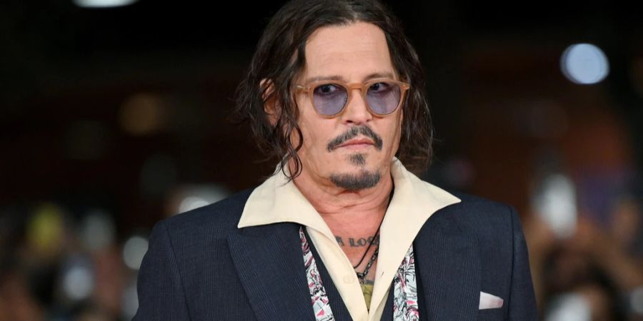 Johnny Depp: So lebt sein Sohn Jack (22) - er ist Barkeeper