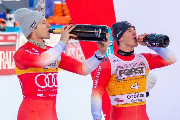 Marco Odermatt und Franjo von Allmen (rechts) feiern einen Doppelsieg in der Abfahrt. Franjo von Allmen