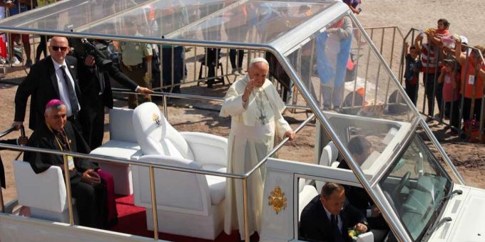 Eines der Papamobile von Papst Franziskus soll als mobile Kinderklinik im Gazastreifen eingesetzt werden. (Archivbild) Papst Franziskus – Papamobil