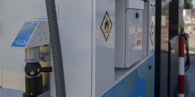 Die Schweiz soll 18 Tankstellen für Wasserstoff-Fahrzeuge erhalten. Wasserstoff Tankstelle