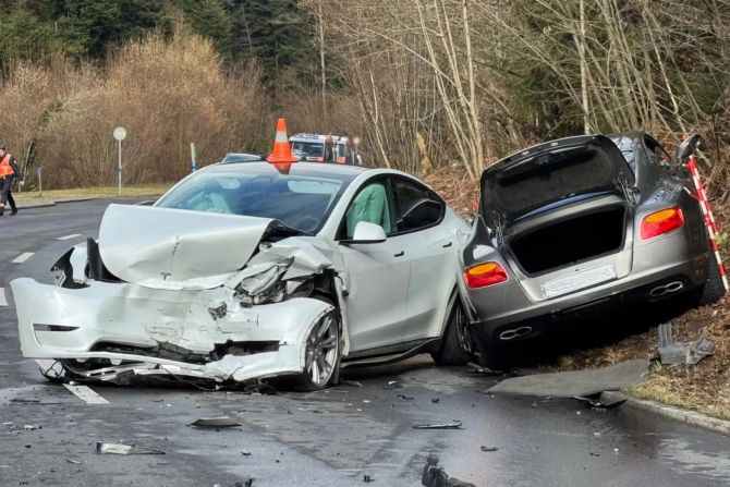 Drohnen Tesla Unfall Notruf