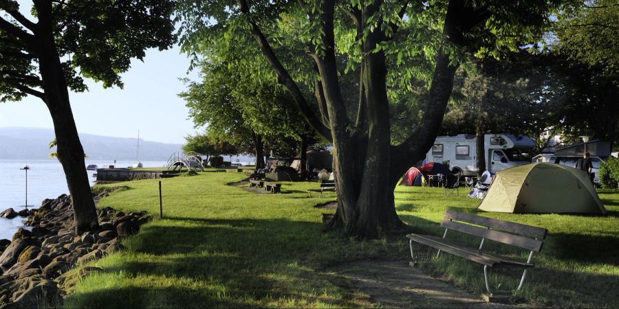 Der Campingplatz «Fischers Fritz» liegt direkt am Ufer des Zürichsees.