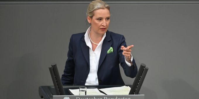 Als Juniorpartner - Alice Weidel bietet Merz eine Koalition an