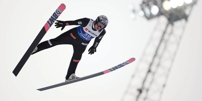 Weltmeister Marius Lindvik ist einer der suspendierten norwegischen Springer. Marius Lindvik Skispringen Betrugsskandal
