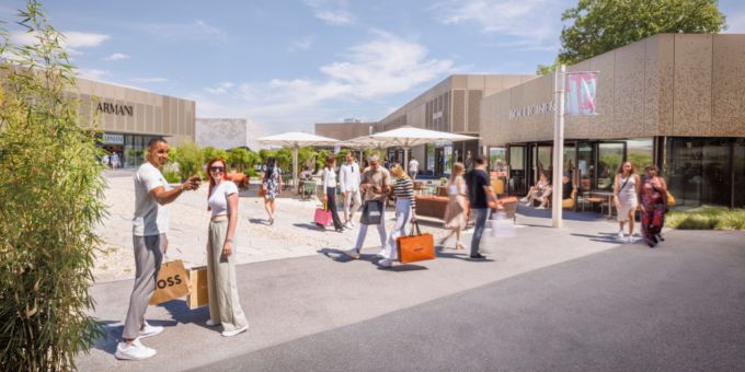 Die Outletcity Metzingen liegt nur eine kurze Autofahrt vom Aargau entfernt. Outletcity Metzingen