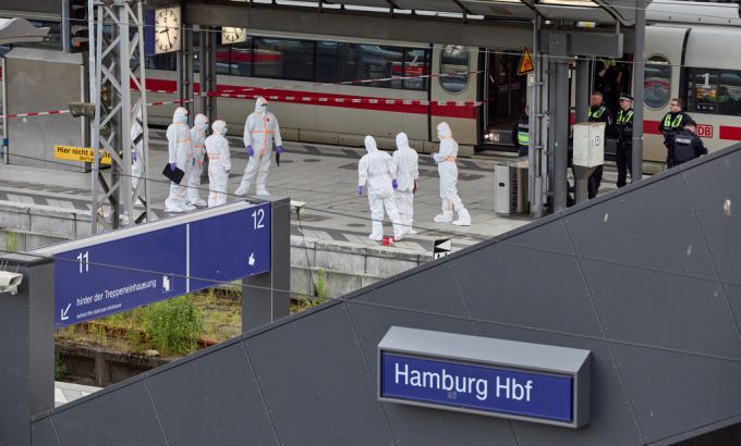 Nach dem Messerangriff im Hamburger Hauptbahnhof laufen die Ermittlungen. hamburg