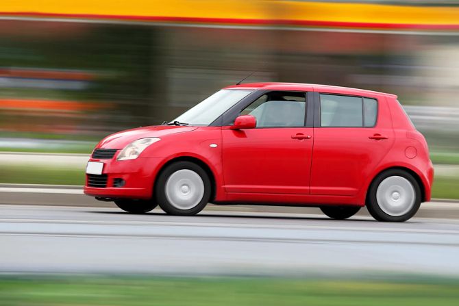 Rotes auto Autobahn