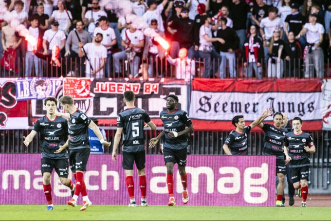 Der FC Winterthur jubelt nach dem Sieg über GC. FC Winterthur