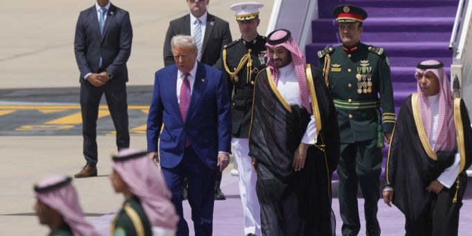 Der saudische Kronprinz Mohammed bin Salman nahm US-Präsident Donald Trump am Flughafen persönlich in Empfang. Ankunft Donald Trump Riad