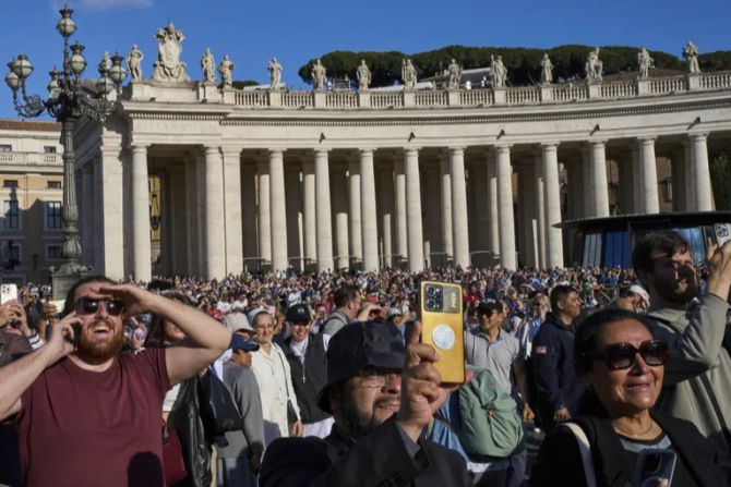 Vatikan Menschen Papst