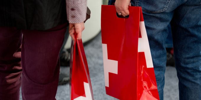 Gleich viel Waren in der Tüte wie im letzten Monat: Die Inflation ist auf 0.0 Prozent gesunken. Inflation