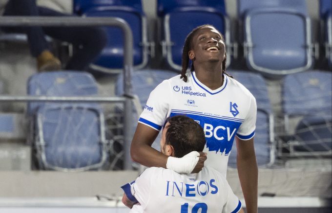 Lausannes Kaly Sène feiert sein Tor zum 2:1 gegen YB. Kaly Sène