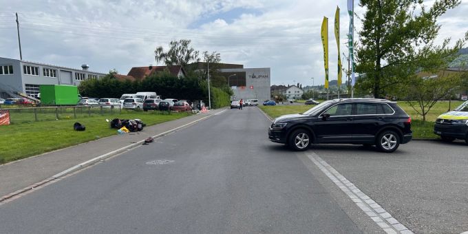 Reinach AG: Kollision zwischen Auto und Roller. Reinach AG