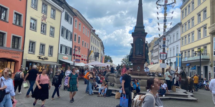 In der Stadt ist überall Schweizerdeutsch zu hören.