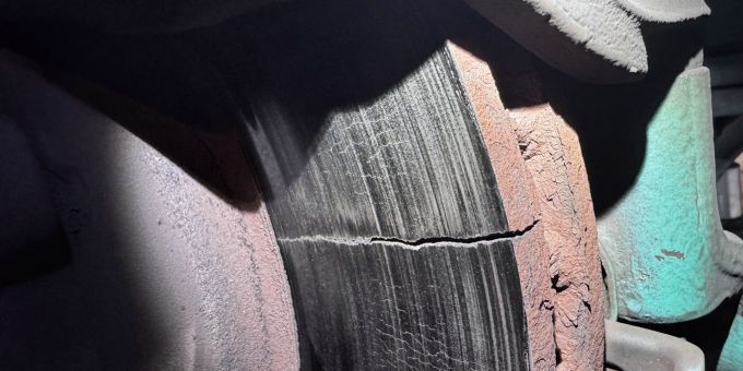 In St. Gallen wurde ein Lastwagen kontrolliert, der diverse Mängel aufwies. Riss in Bremscheiben
