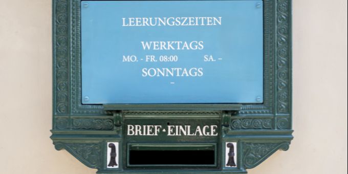 Der reparierte Basler Dybli-Briefkasten ist wieder in Betrieb und kann von allen genutzt werden. Dybli
