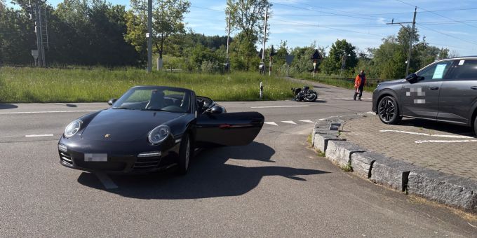 In Waldkirch sind ein Auto und ein Motorrad kollidiert. Kollision in Waldkirch