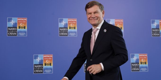 Wadephul überraschte mit seinen Äusserungen beim NATO-Gipfel in der Türkei die Koalitionspartner. wadephul