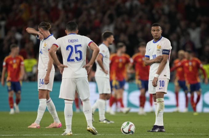 Kylian Mbappé und seine Mitspieler kassieren gegen Spanien fünf Gegentore. Nations League