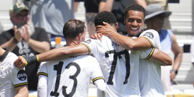 Der BVB bezwingt die Mamelodi Sundowns an der Club-WM. BVB