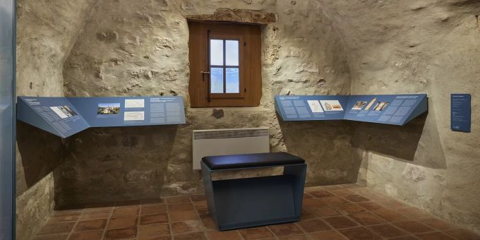 Im neuen Ausstellungsraum wird die wechselvolle, über 1000-jährige Geschichte der Kirche Amsoldingen erzählt. Geschichte