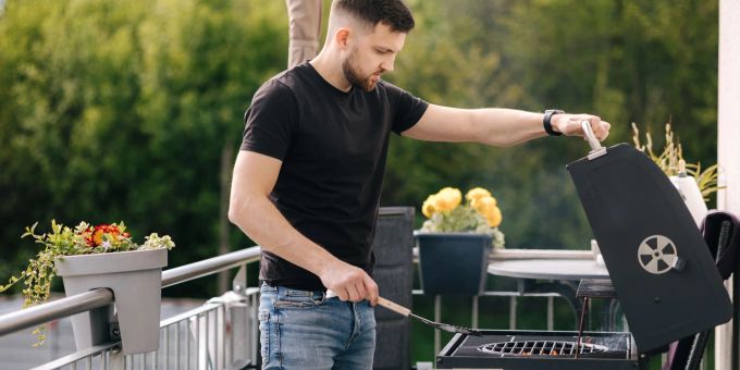 Gas, Holzkohle oder Elektrogrill – gegenseitige Rücksichtnahme ist beim Grillen das A und O. Grillen