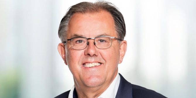 Porträtfoto Mann Brille