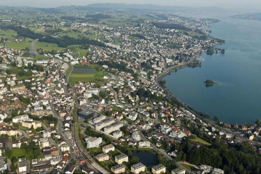 Die Gemeinde am Zürichsee ist steuertechnisch besser.
