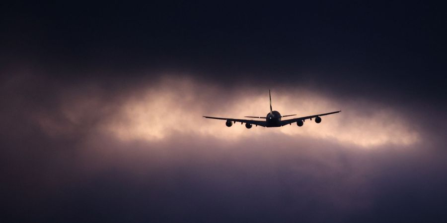 Ein Flugzeug im Himmel
