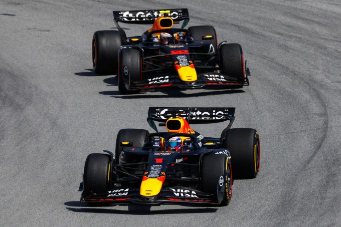 Red Bull hat mit Max Verstappen aktuell nur einen Fahrer im WM-Kampf. Red Bull Verstappen Tsunoda