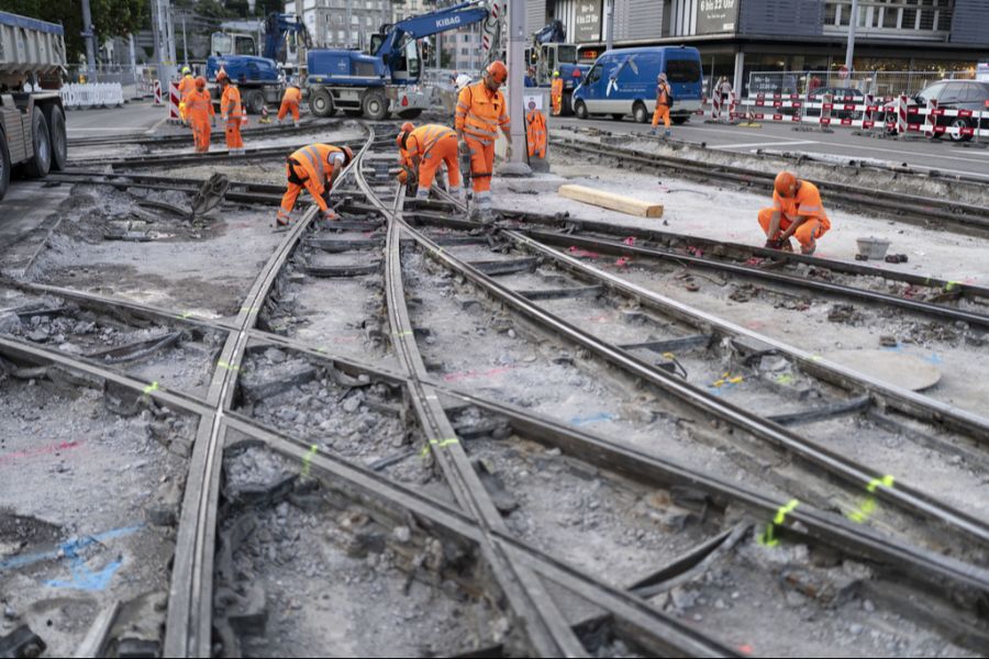 Bis Ende Juli fahren keine Trams und Busse mehr über die Bahnhofbrücke und den Bahnhofquai.
