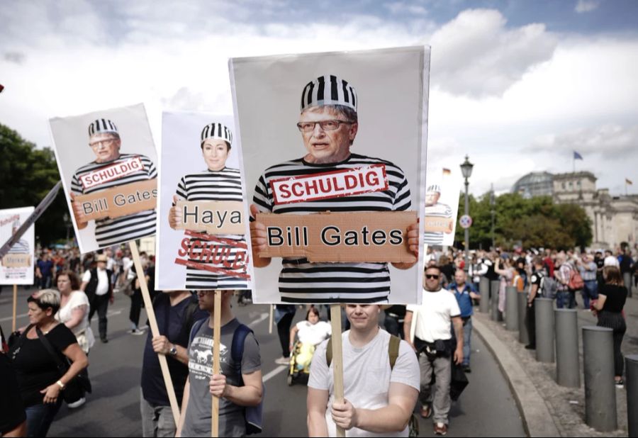 Bei Populismus geht es um Schwarz-Weiss-Denken, klare Vorstellungen von Gut und Böse – meist das gute Volk gegen die böse Elite.