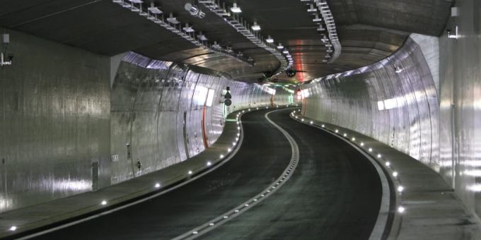 Auch der der Lungerntunnel ist von der zeitweisen Sperrung betroffen. (Archivbild) Lungerntunnel Tunnel Röhre