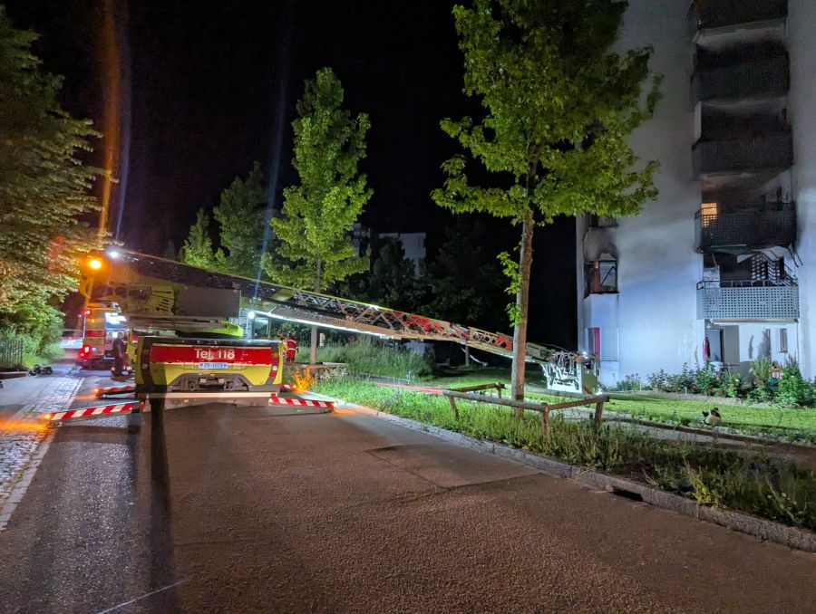 Personen mussten mit der Drehleiter evakuiert werden.