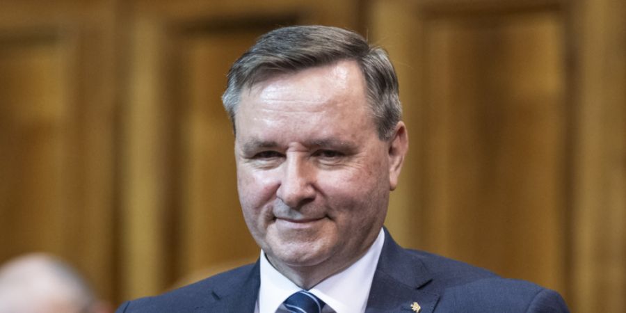 Der Berner Ständerat Werner Salzmann (SVP) will seinen Sitz bei den Wahlen im nächsten Jahr verteidigen. (Archivbild)