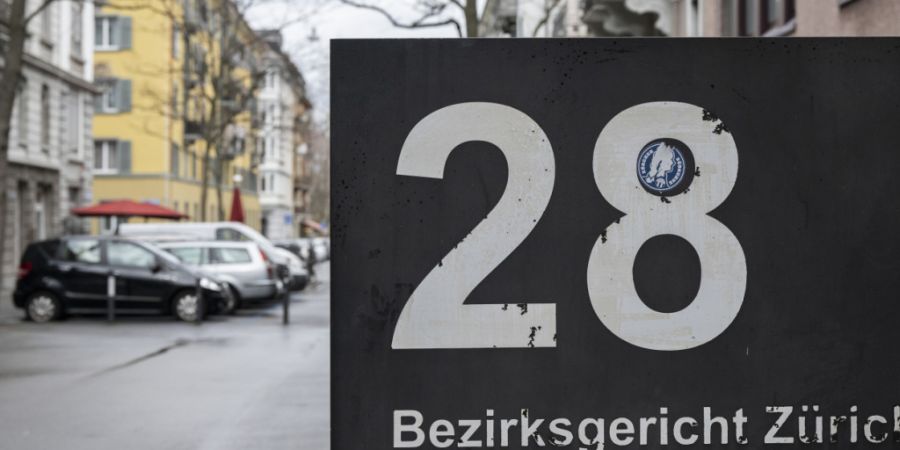 Vor Gericht bestritt der Polizist, den Häftling geschlagen zu haben. (Archivbild)
