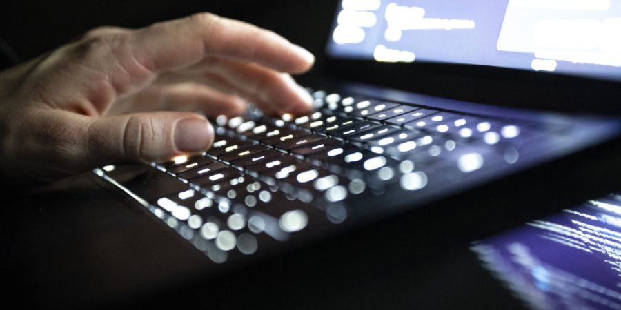 In der Schweiz nimmt die Nachfrage nach Cyberversicherungen weiter zu. Im Jahr 2025 sind in diesem Bereich sowohl die Zahl verkaufter Policen als auch das Prämienvolumen gestiegen. (Sy...