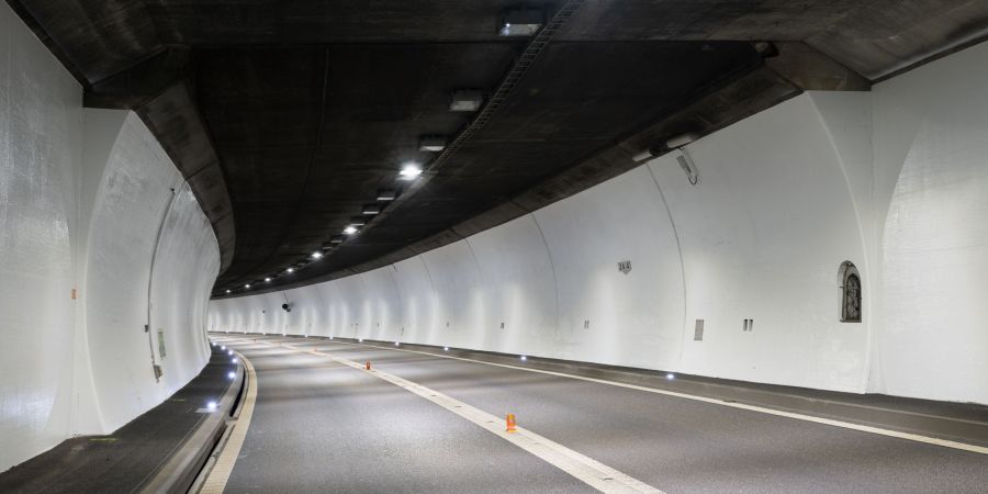 Die Tunnelwand mit der neuen, helleren Beschichtung.