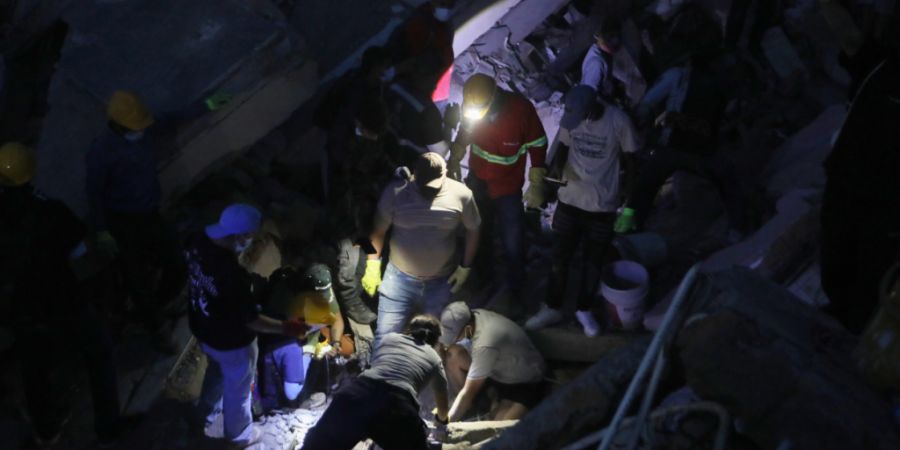 dpatopbilder - Suche nach Überlebenden in der Stadt Cali. Foto: Santiago Saldarriaga/AP/dpa