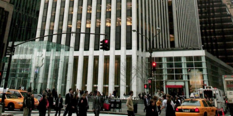 Das 50-stöckige und 215 Meter hohe General Motors Building an der Fifth Avenue in Manhattan liegt direkt an der südöstlichen Ecke des Central Parks. (Archivbild)