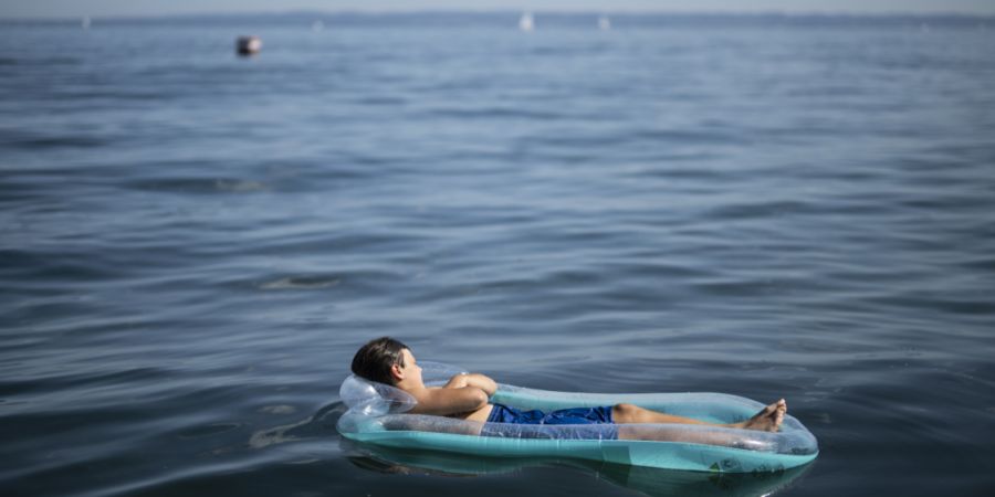 In den Zentralschweizer Seen lässt sich zurzeit problemlos baden. Die Badequalität ist laut Proben einwandfrei. (Symbolbild)