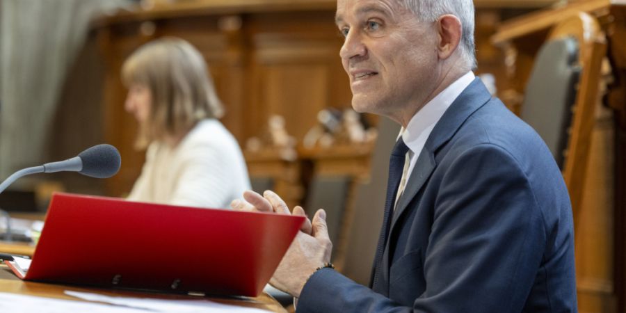 Justizminister Beat Jans schlug im Ständerat eine Welle der Kritik entgegen. Der Bundesrat tue zu wenig, um die Asylverfahren zu beschleunigen. (Archivbild)