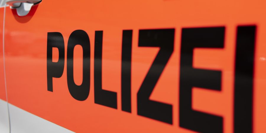 Wenige Stunden nach dem Einbruch in ein Waffengeschäft im Kanton Schwyz hat die Polizei in Zürich am Samstag fünf Verdächtige aus Frankreich festgenommen. (Archivbild)