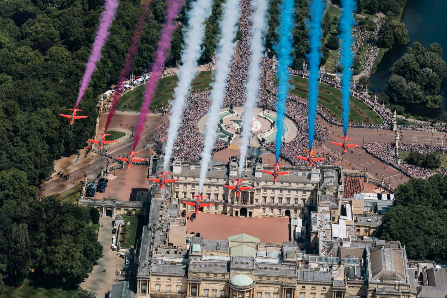 Bei der Parade gibt es jedes Jahr eine Flugshow.
